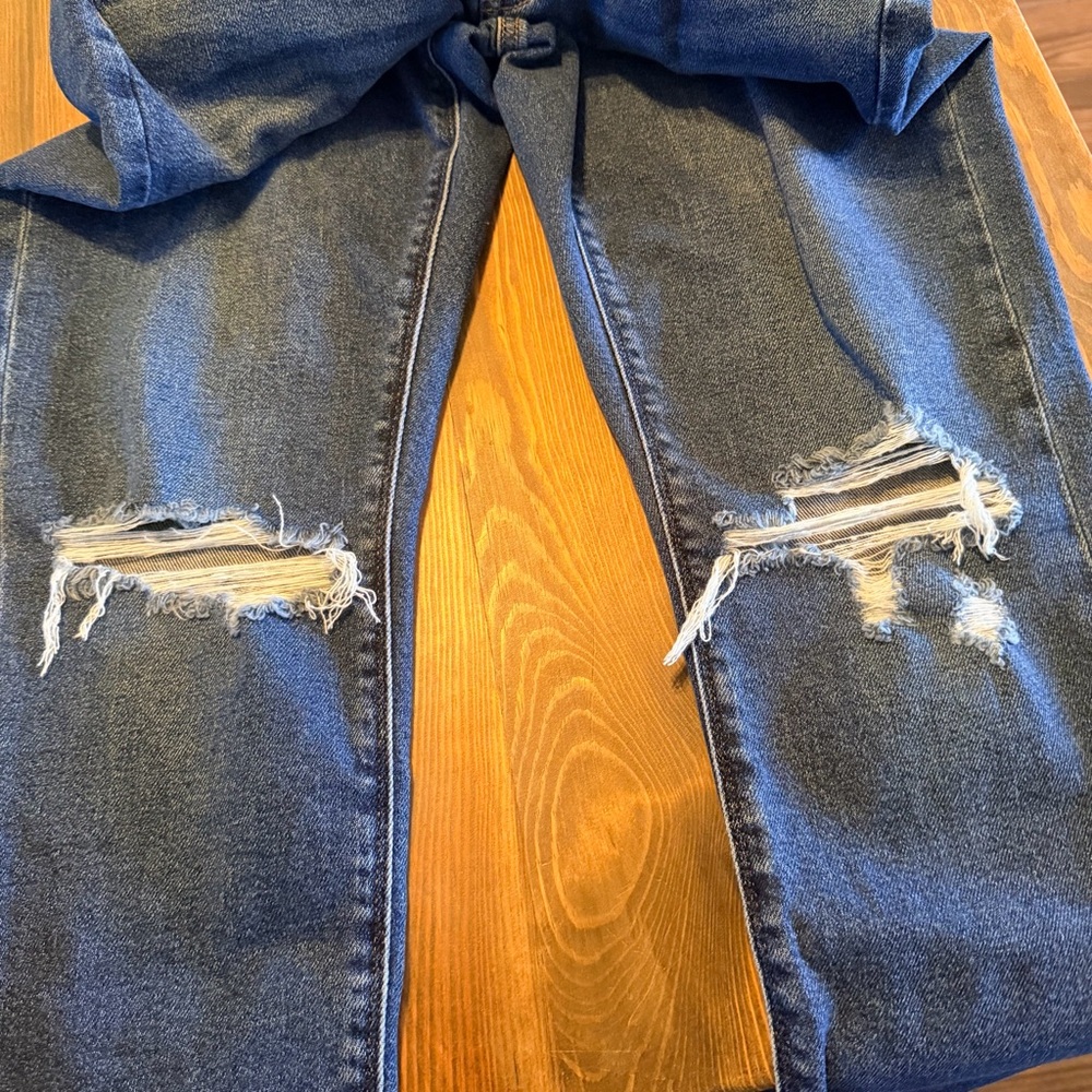 American Eagle distressed mom Jean - Picture 6 of 8